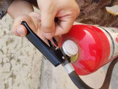 常見(jiàn)滅火器使用方法